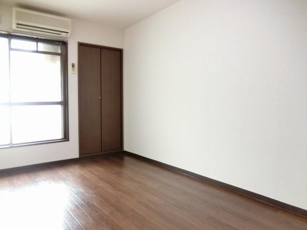 居室・リビング　広々とした洋室！