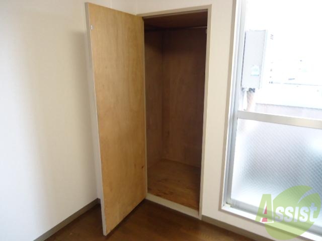 収納　しっかり収納もついています、ロングコートもラクラク収納