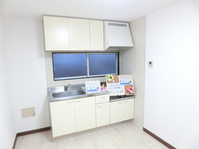 キッチン　キッチンに窓もあり明るいですよ。