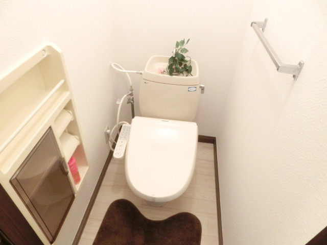 トイレ　温水洗浄便座
