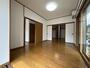 居室・リビング　奥の部屋には大きい収納があります☆