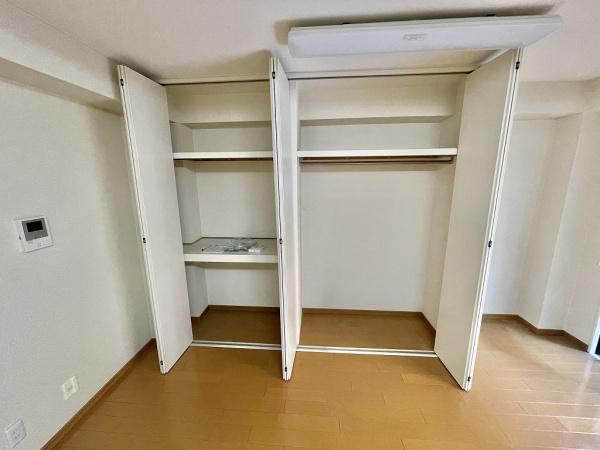 収納　リビングには１間半の大型収納