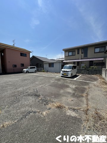 駐車場　駐車場があるので、車を買う予定の方も安心です