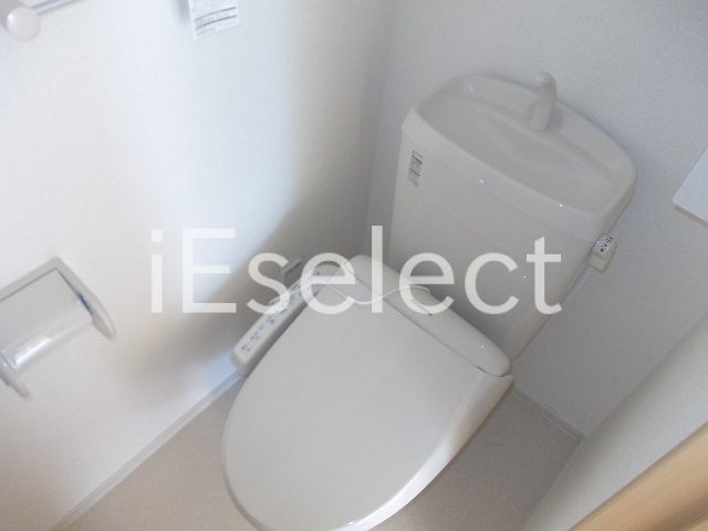 トイレ　温水洗浄便座付きのトイレです