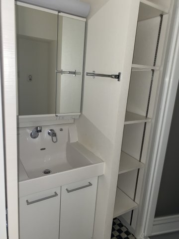 洗面設備　別部屋の参考写真となります