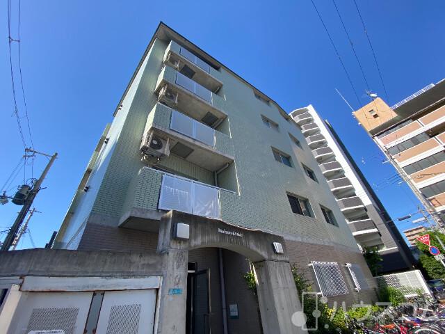 建物外観　十三駅より徒歩２分の便利な立地！