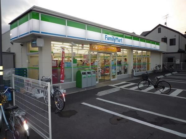 コンビニ　ファミリーマート（コンビニ）まで970m