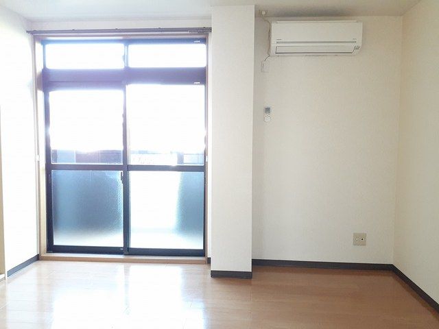 居室・リビング　ゆったり過ごせる居間です
