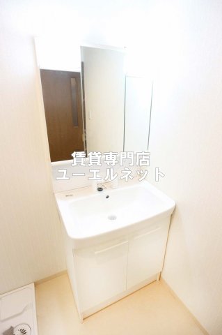 洗面設備　清潔感ある独立洗面台で毎日気持ちよく♪