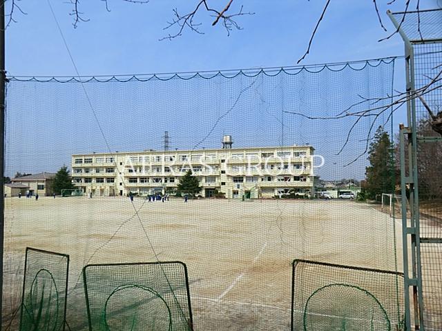 中学校　松戸市立栗ケ沢中学校（中学校）まで495m