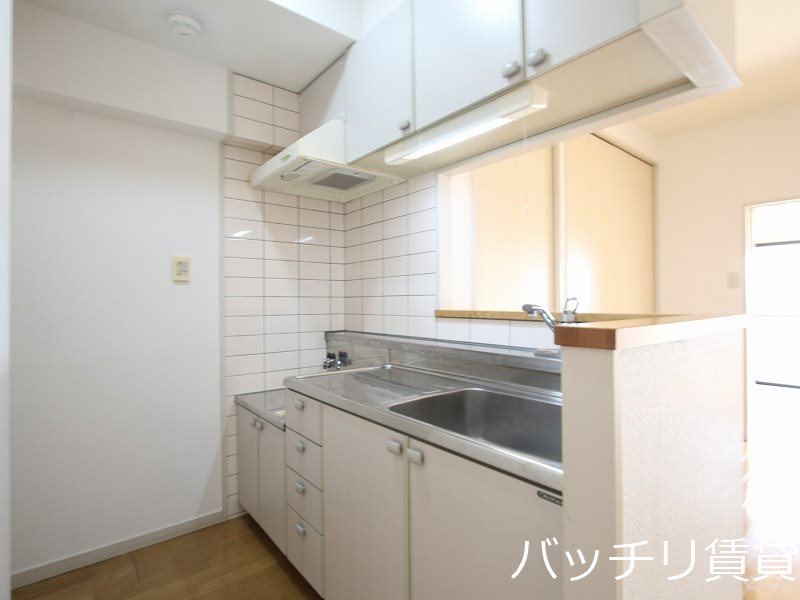 キッチン　＊画像は別部屋の為、現状を優先致します