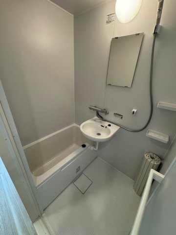 バス・シャワールーム　※別部屋反転タイプ