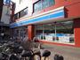 コンビニ　ローソン南平岸駅前店（コンビニ）まで126m