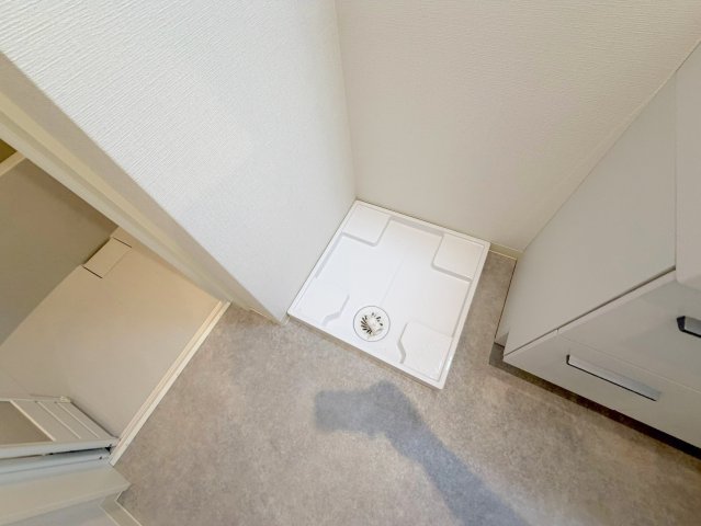 その他設備　嬉しい室内洗濯機置場。これで洗濯機も長持ちしますね。