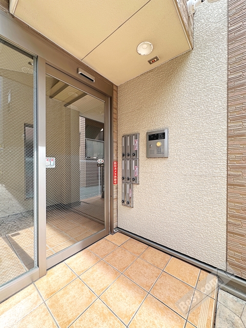 エントランス　オートロック付きで部外者シャットアウト♪