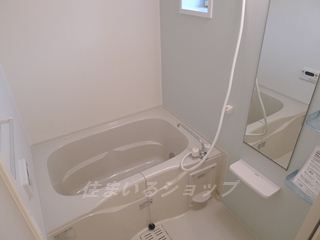 バス・シャワールーム　追い焚き・浴室暖房乾燥機・窓あり