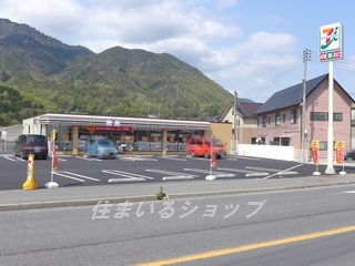 コンビニ　セブンイレブン上深川町店（コンビニ）まで560m