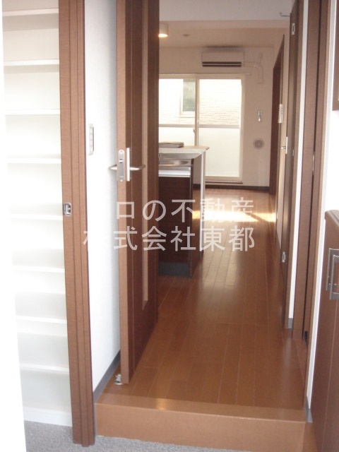 玄関　玄関には靴箱もあるのですっきりおさまりそうですね☆