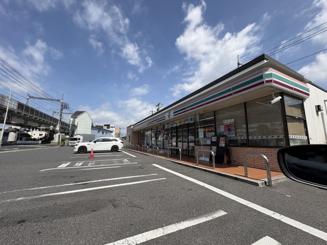 コンビニ　セブン－イレブン　安芸府中大通１丁目店（コンビニ）まで98m