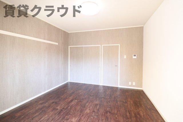その他部屋・スペース　開放的な寝室です