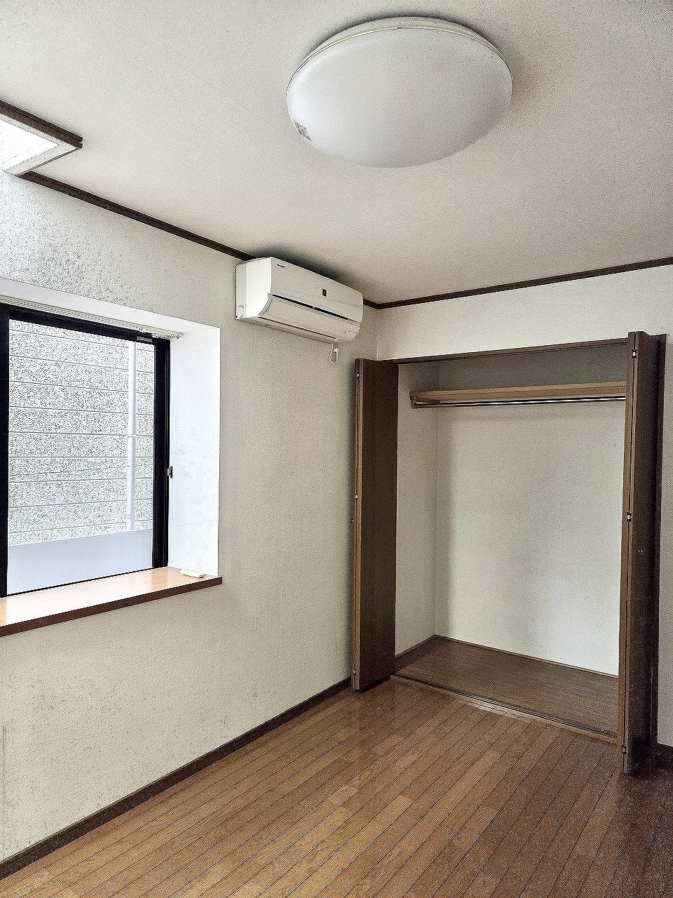 経堂三丁目戸建の居間写真