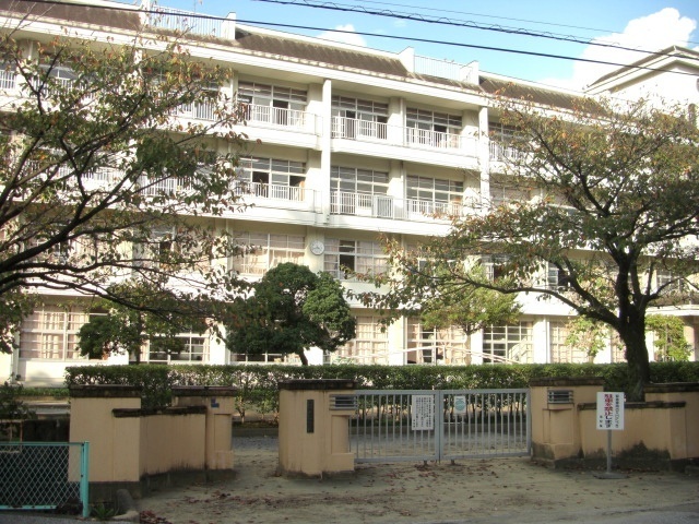 小学校　高知市立昭和小学校（小学校）まで995m