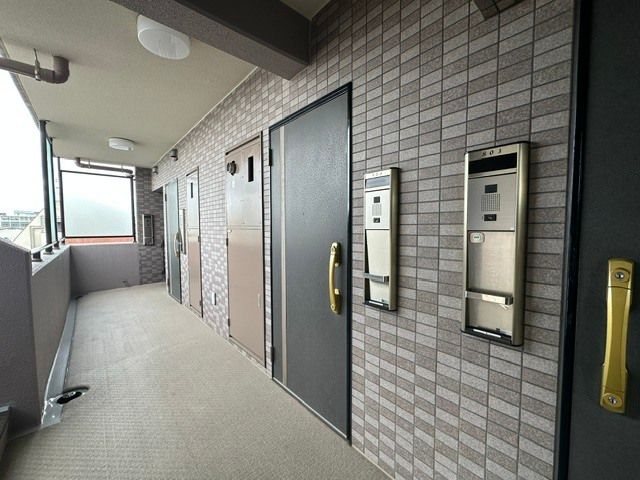 ＪＲ山手線 駒込駅 徒歩2分 10階建 築27年の玄関写真