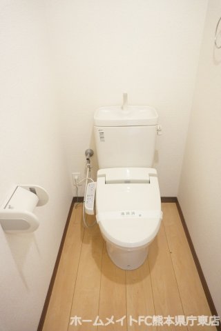 熊本市電健軍線 動植物園入口駅 徒歩4分 3階建 築16年のトイレ写真