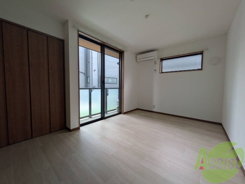 居室・リビング　ゆったりとした広さがあってデザイン良いお部屋ですね。