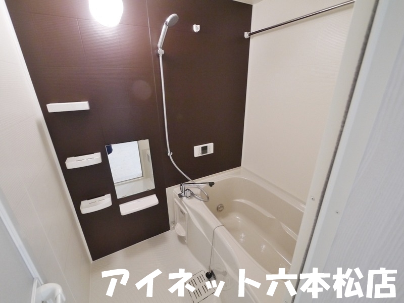 バス・シャワールーム　一日の疲れを癒しましょう。