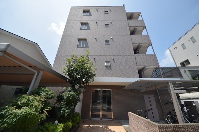 建物外観　～住環境良好ですっ～