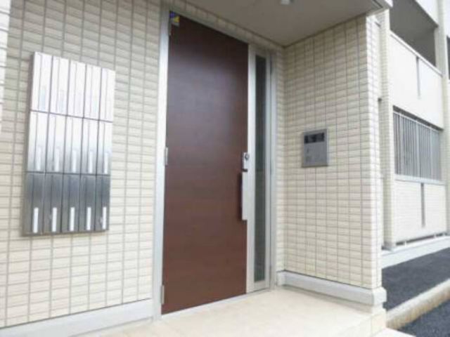 ＪＲ上越線 井野駅 徒歩15分 3階建 築16年の玄関写真