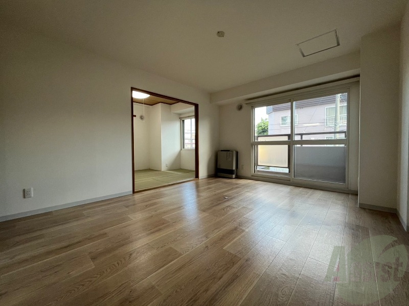 居室・リビング　広くてキレイなお部屋が広がっていて、充実した生活が送れそう。