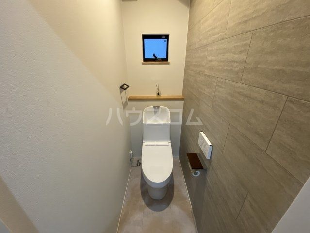 泉大津市東豊中町3丁目戸建4のトイレ写真