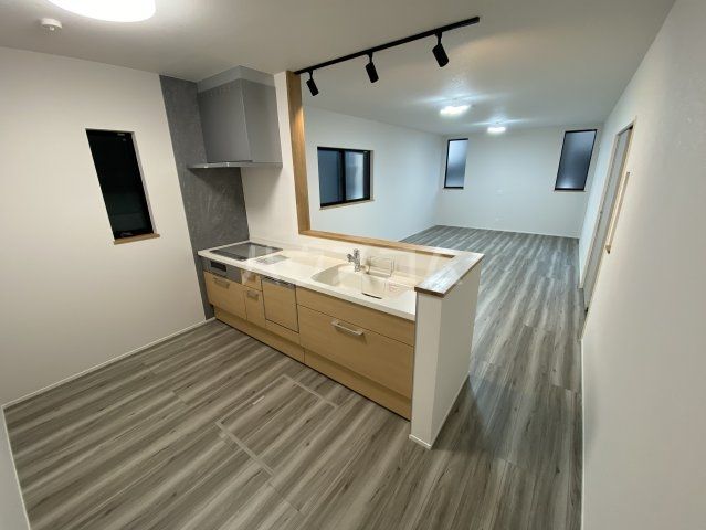 泉大津市東豊中町3丁目戸建4の居間写真