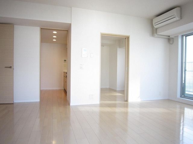 居室・リビング　角部屋２面採光です