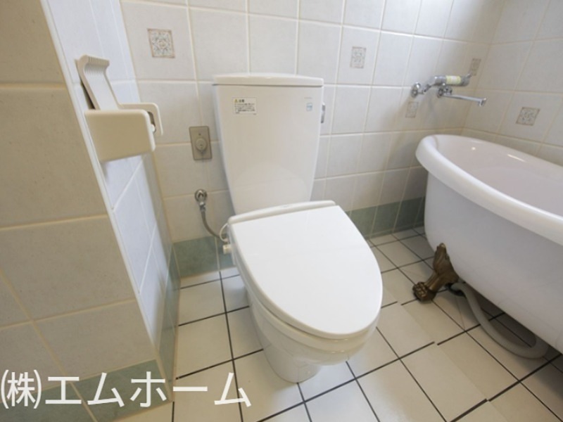トイレ　温水洗浄便座付トイレ