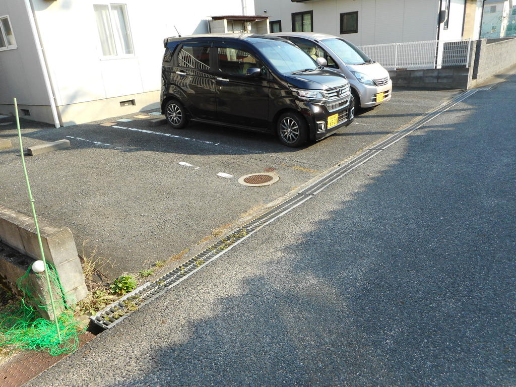 【総社市小寺のアパートの駐車場】