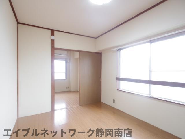 居室・リビング　ゆったり過ごせる居間です