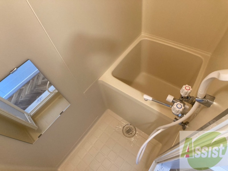 バス・シャワールーム　お風呂になります。一日の疲れを癒してくださいね。