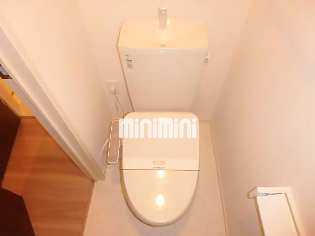 トイレ　温水洗浄便座付き。