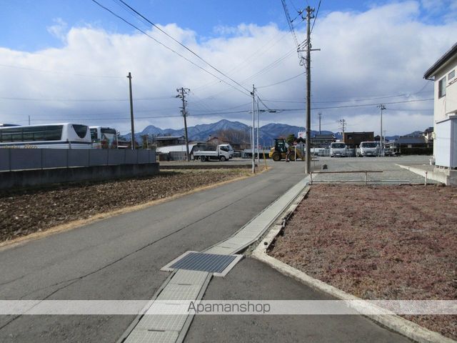 その他　前面道路（その他）まで0m