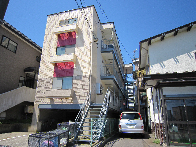 函館市青柳町のアパートの建物外観
