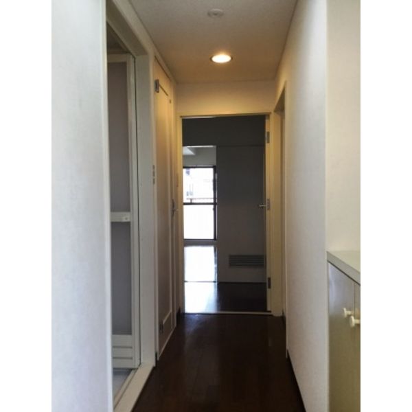 玄関　同物件別室です。