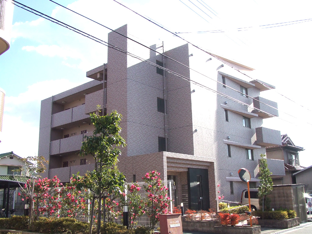 建物外観　外観はお洒落なタイル貼り♪