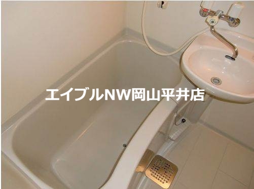 バス・シャワールーム　別のお部屋の写真です。実際とは異なります。