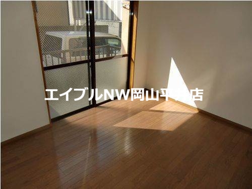 居室・リビング　別のお部屋の写真です。実際とは異なります。