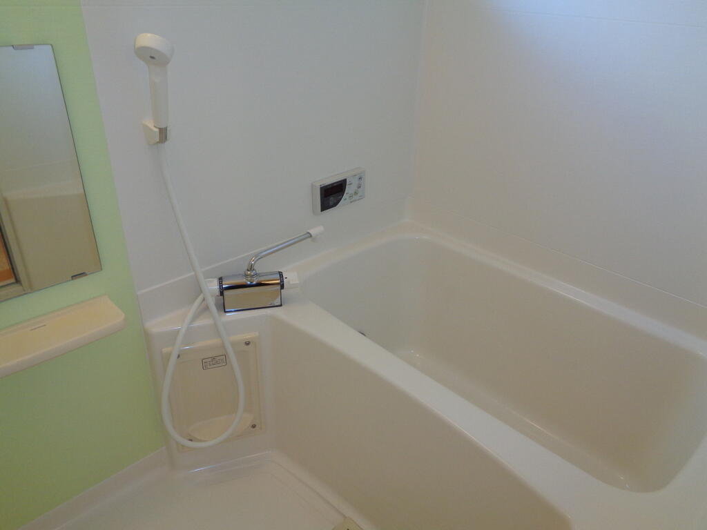 バス・シャワールーム　追い焚き機能付き浴室