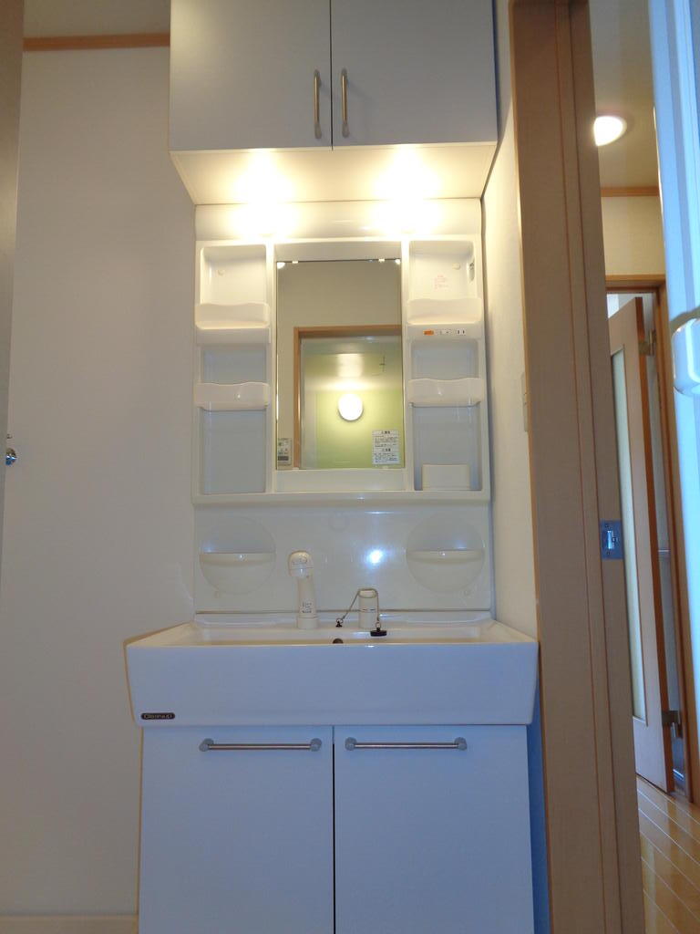 洗面設備　シャワー付き洗面台