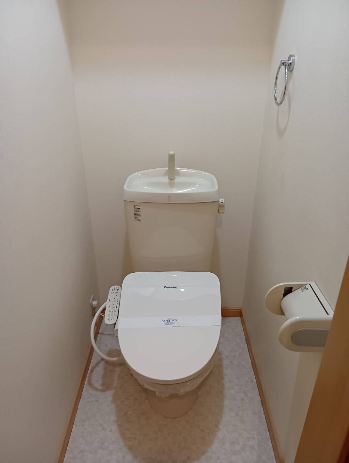 トイレ　温水洗浄便座